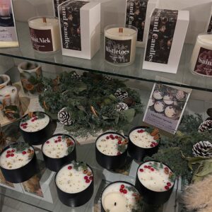 花とキャンドル。