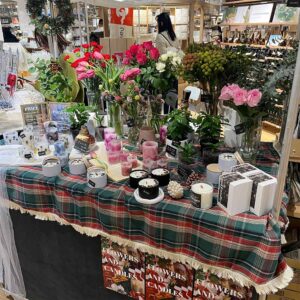 花とキャンドル。