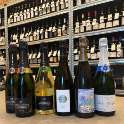 シャンパーニュを飲みながら クリスマスに飲むワインを探そう。